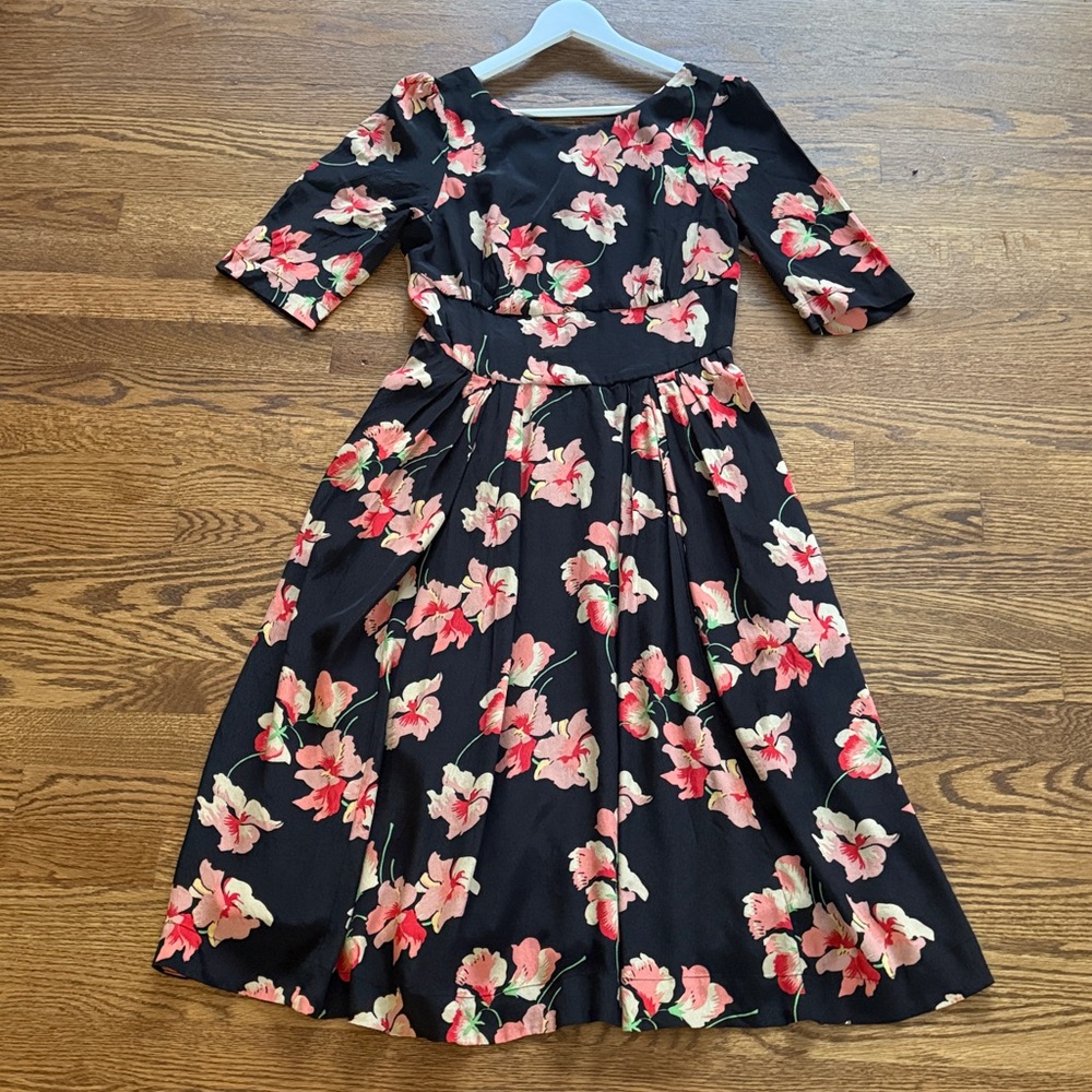 Vintage look Floral Print Dress with Pink and Black Colors